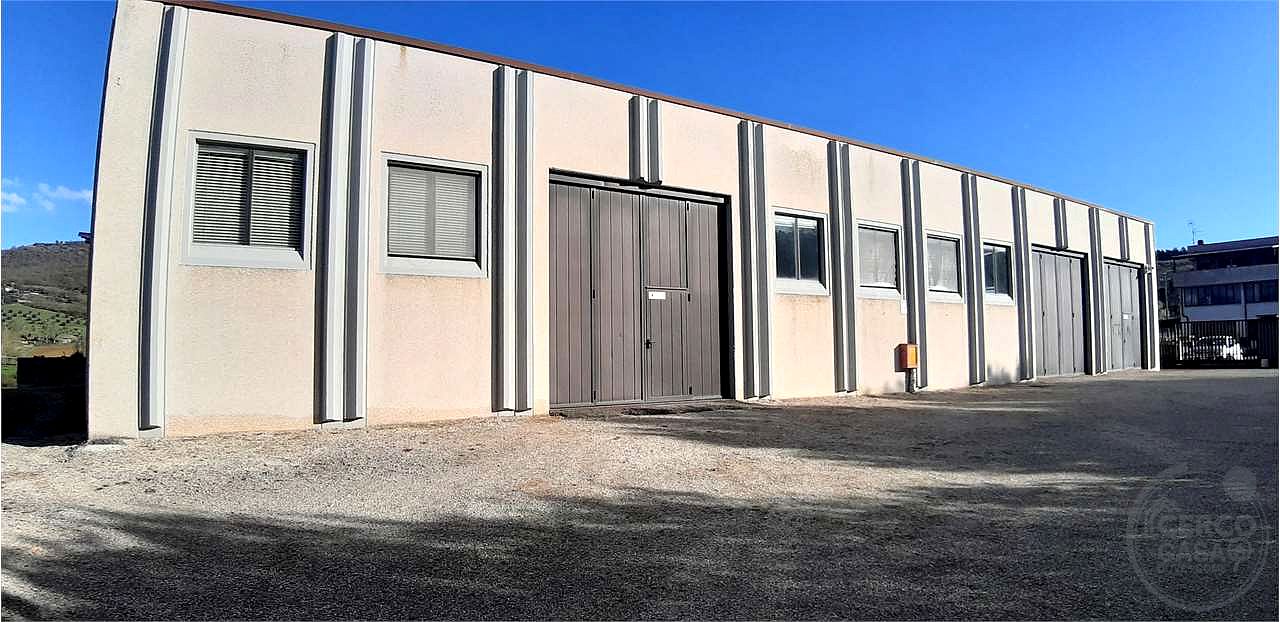 Capannone MQ.730, Ampia corte interna recintata