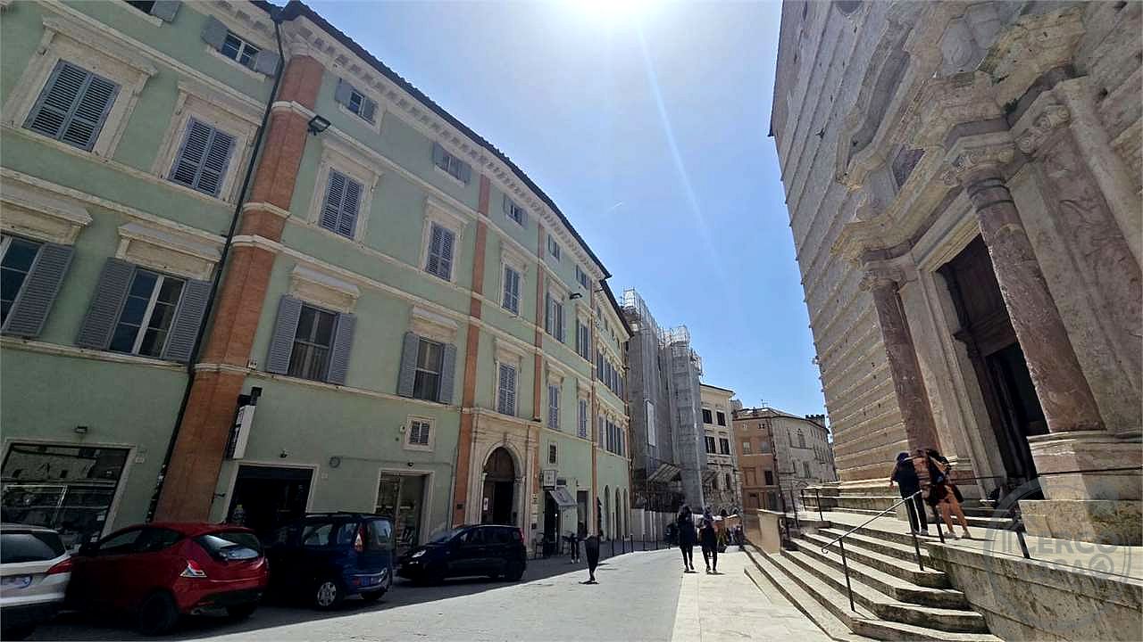🚬 TABACCHERIA IN VENDITA – CENTRO STORICO DI PERUGIA