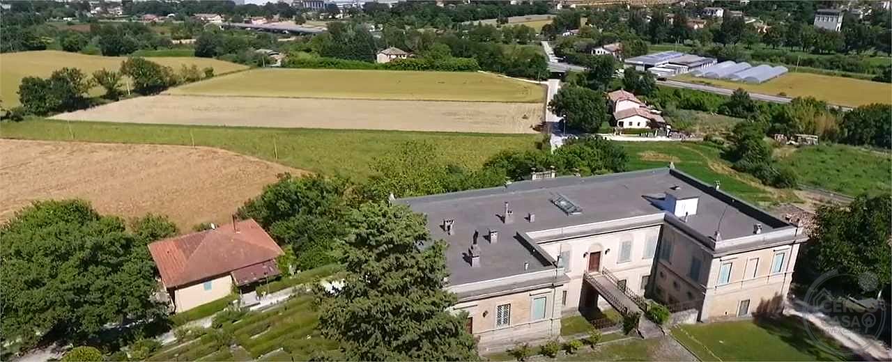 ITALIA – UMBRIA VILLA STORICA CON PARCO DI 43 ha