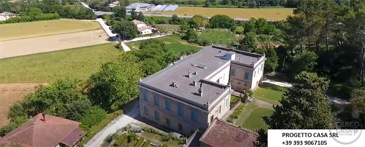 ITALIA – UMBRIA VILLA STORICA CON PARCO DI 43 ha