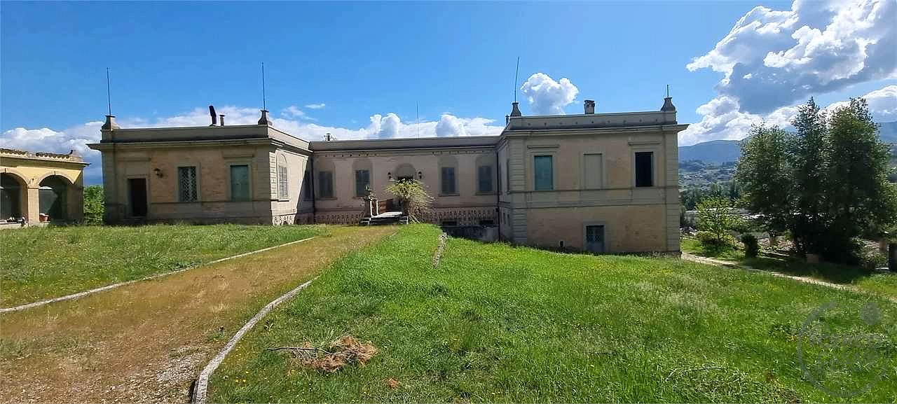 ITALIA – UMBRIA VILLA STORICA CON PARCO DI 43 ha