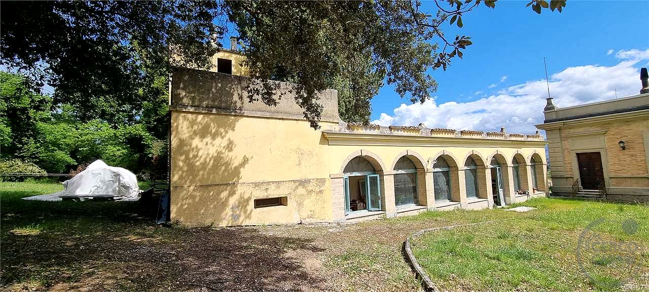 ITALIA – UMBRIA VILLA STORICA CON PARCO DI 43 ha
