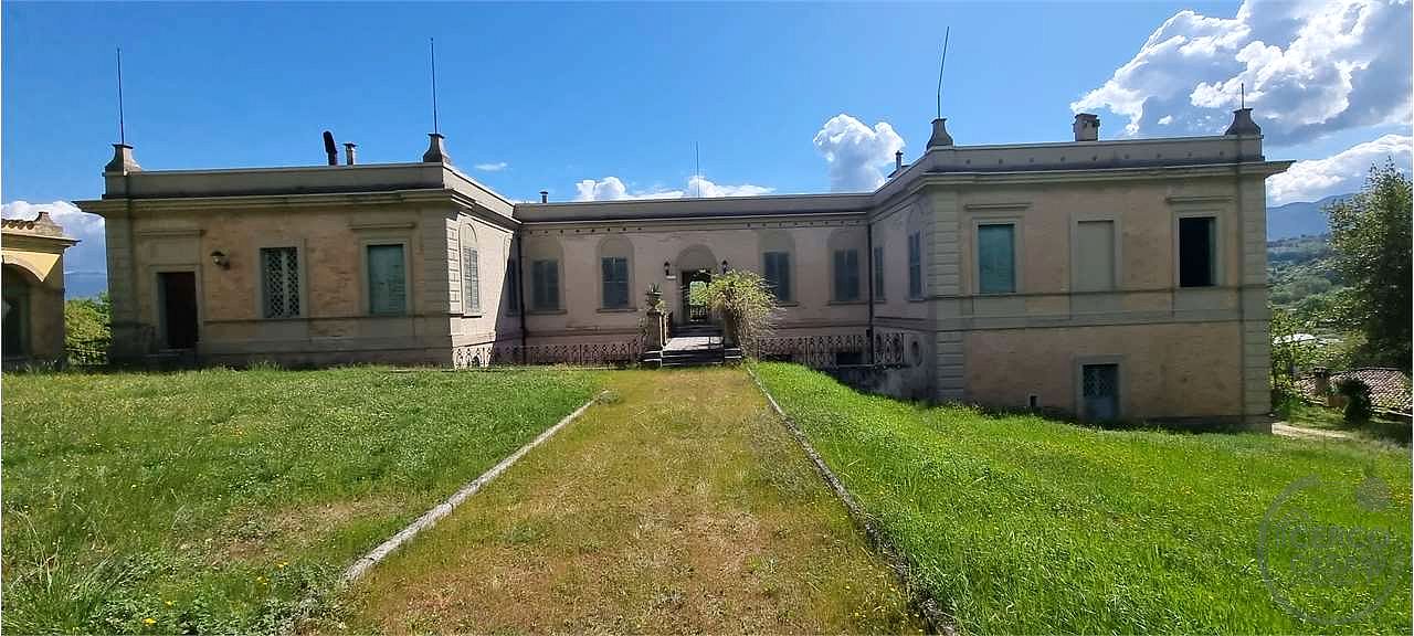 ITALIA – UMBRIA VILLA STORICA CON PARCO DI 43 ha
