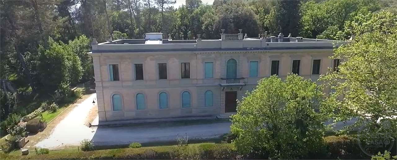 ITALIA – UMBRIA VILLA STORICA CON PARCO DI 43 ha