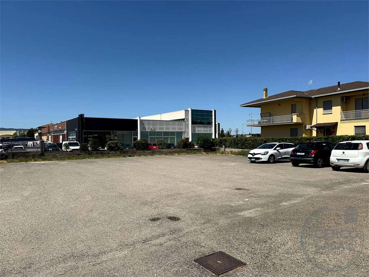 Affittasi locali commerciali posizione strategica