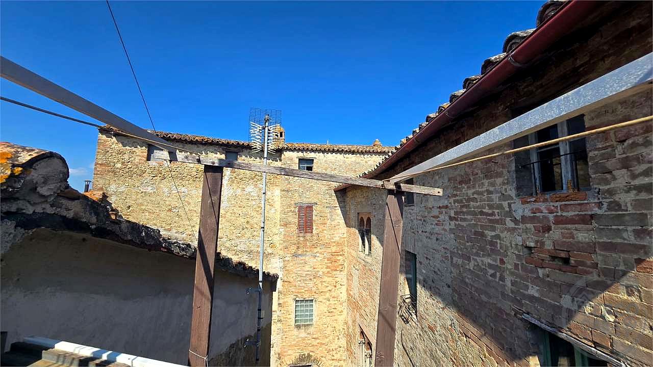Cielo-terra centro storico Collepepe Pg