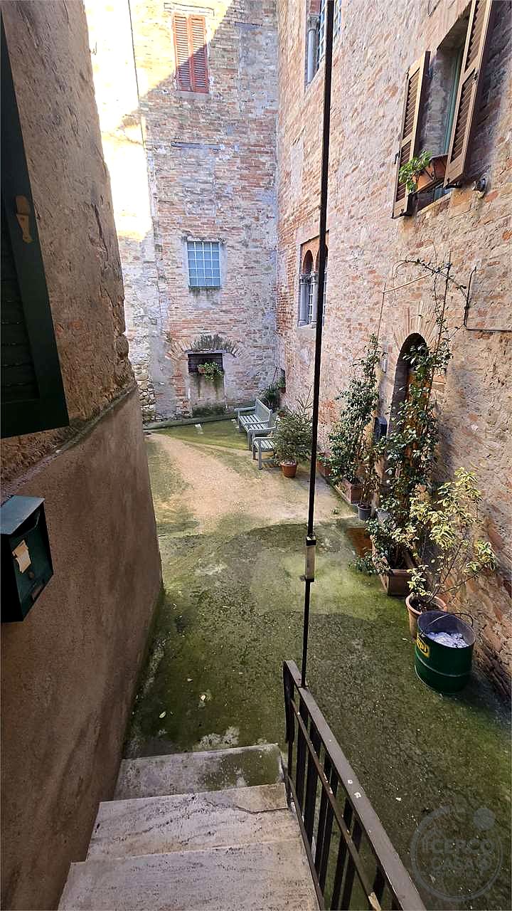Cielo-terra centro storico Collepepe Pg