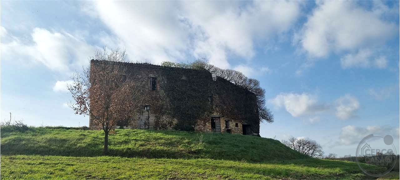 Casale da Ristrutturare a Todi