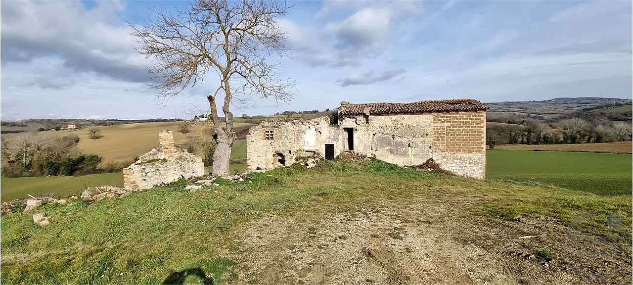 Casale da Ristrutturare a Todi