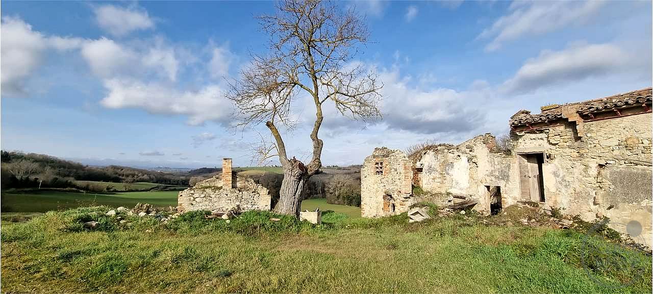 Casale da Ristrutturare a Todi