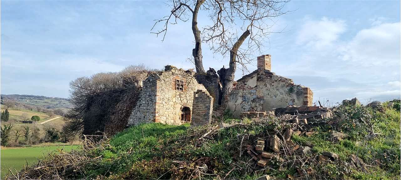 Casale da Ristrutturare a Todi