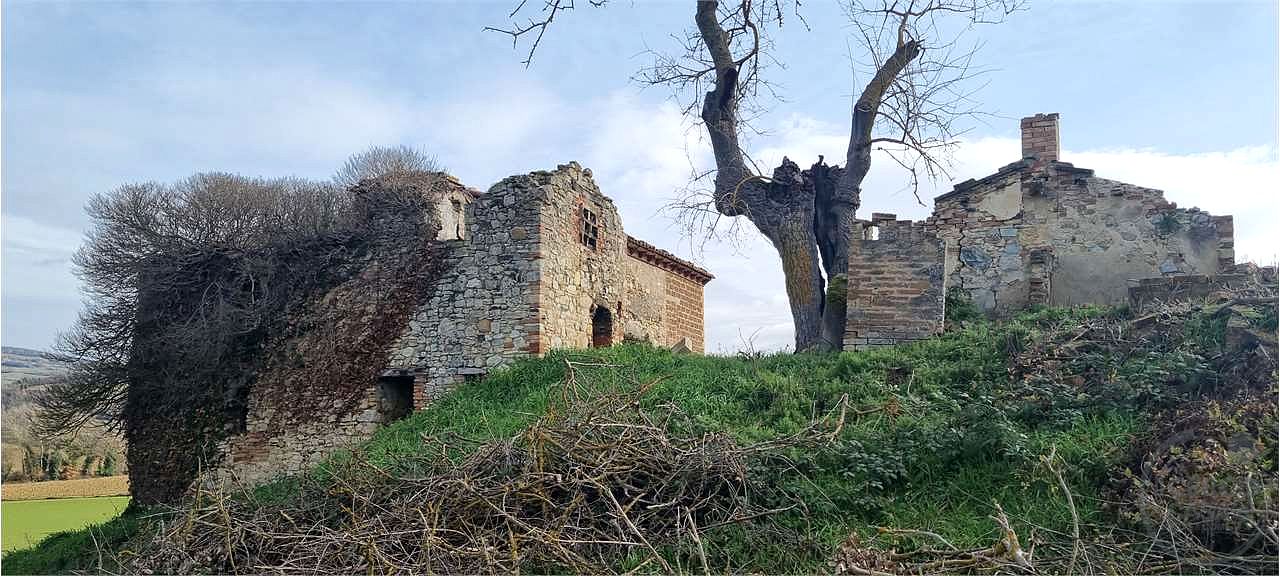 Casale da Ristrutturare a Todi