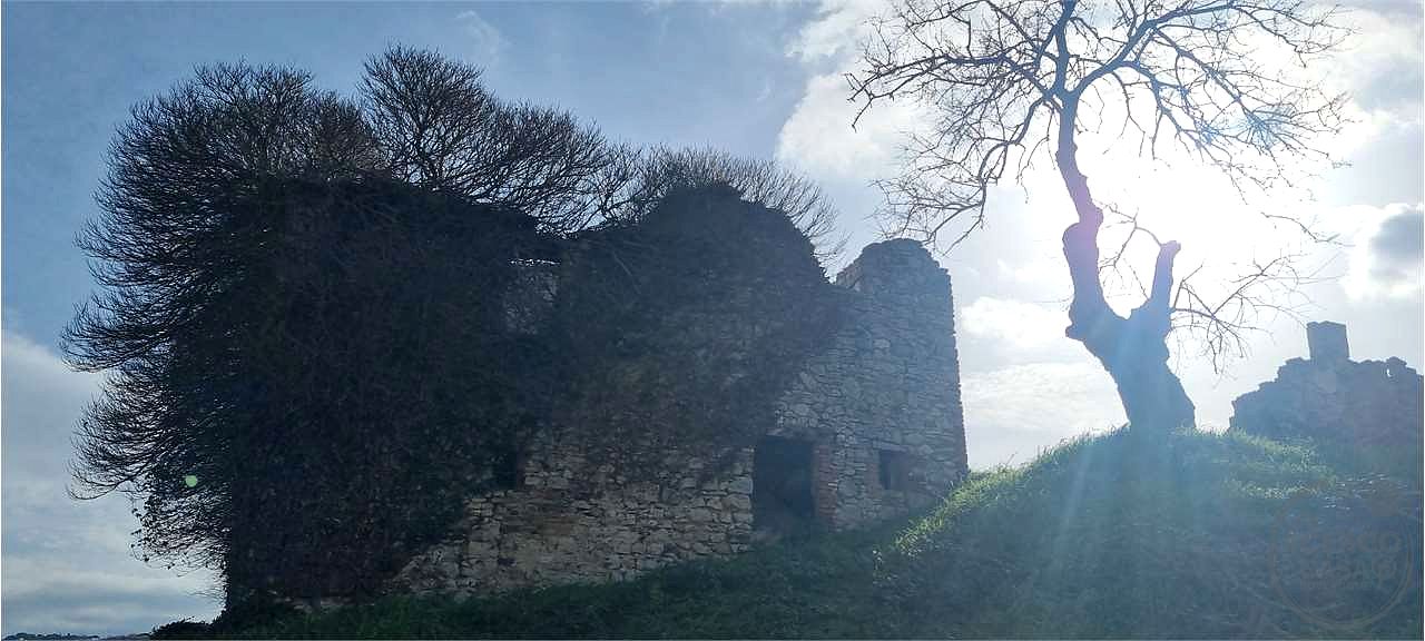 Casale da Ristrutturare a Todi