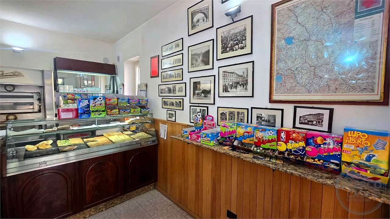 Vendesi pizzeria al taglio. Ottima zona