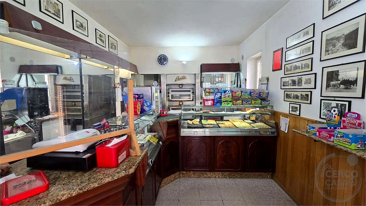 Vendesi pizzeria al taglio. Ottima zona