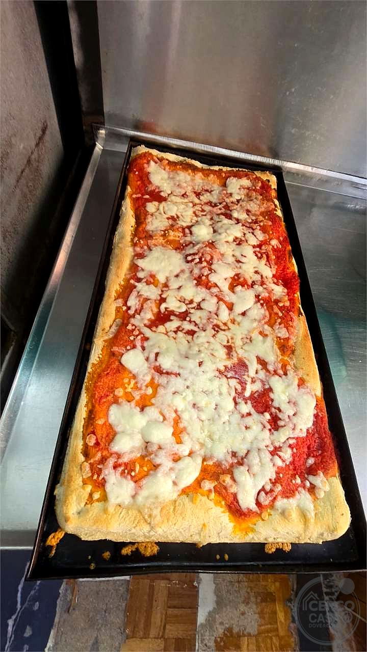 Vendesi pizzeria al taglio. Ottima zona