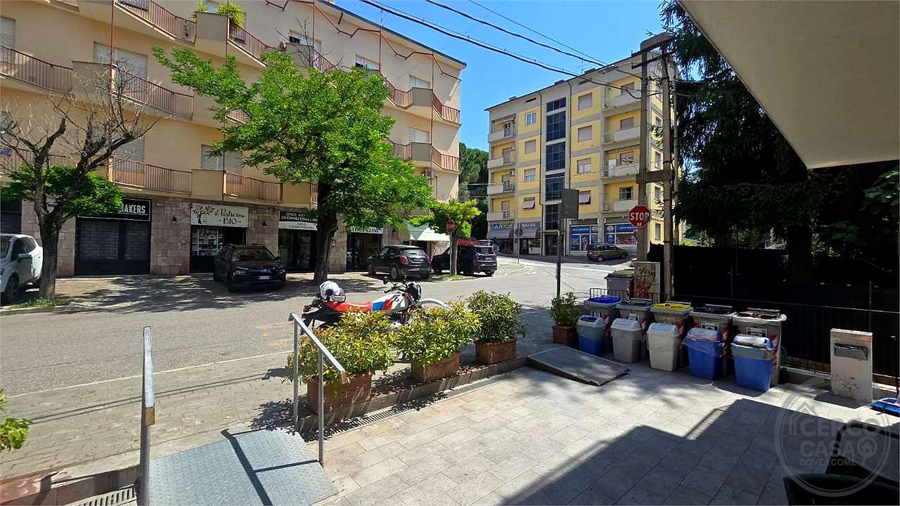 Vendesi pizzeria al taglio. Ottima zona