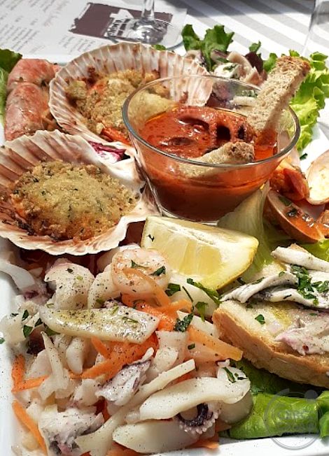 Vendesi Immobile è attività commerciale zona centrale vista Lago