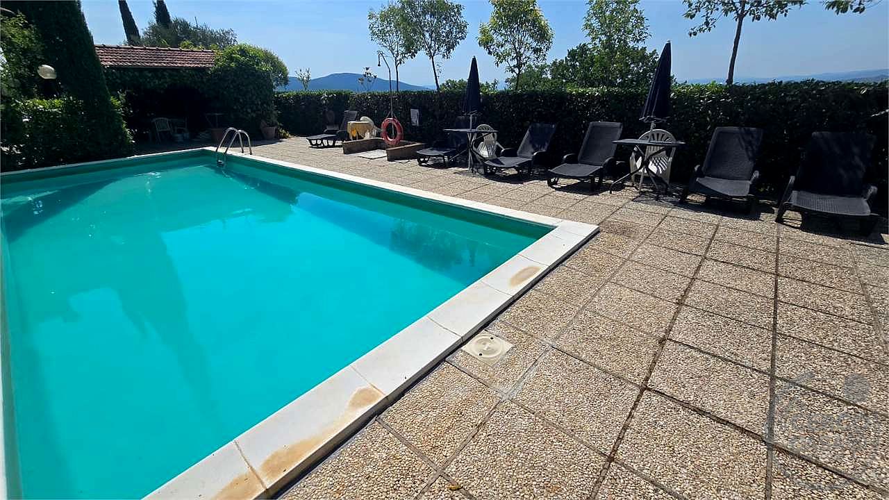 In vendita a Magione (Umbria) agriturismo composto da tre unità immobiliari.