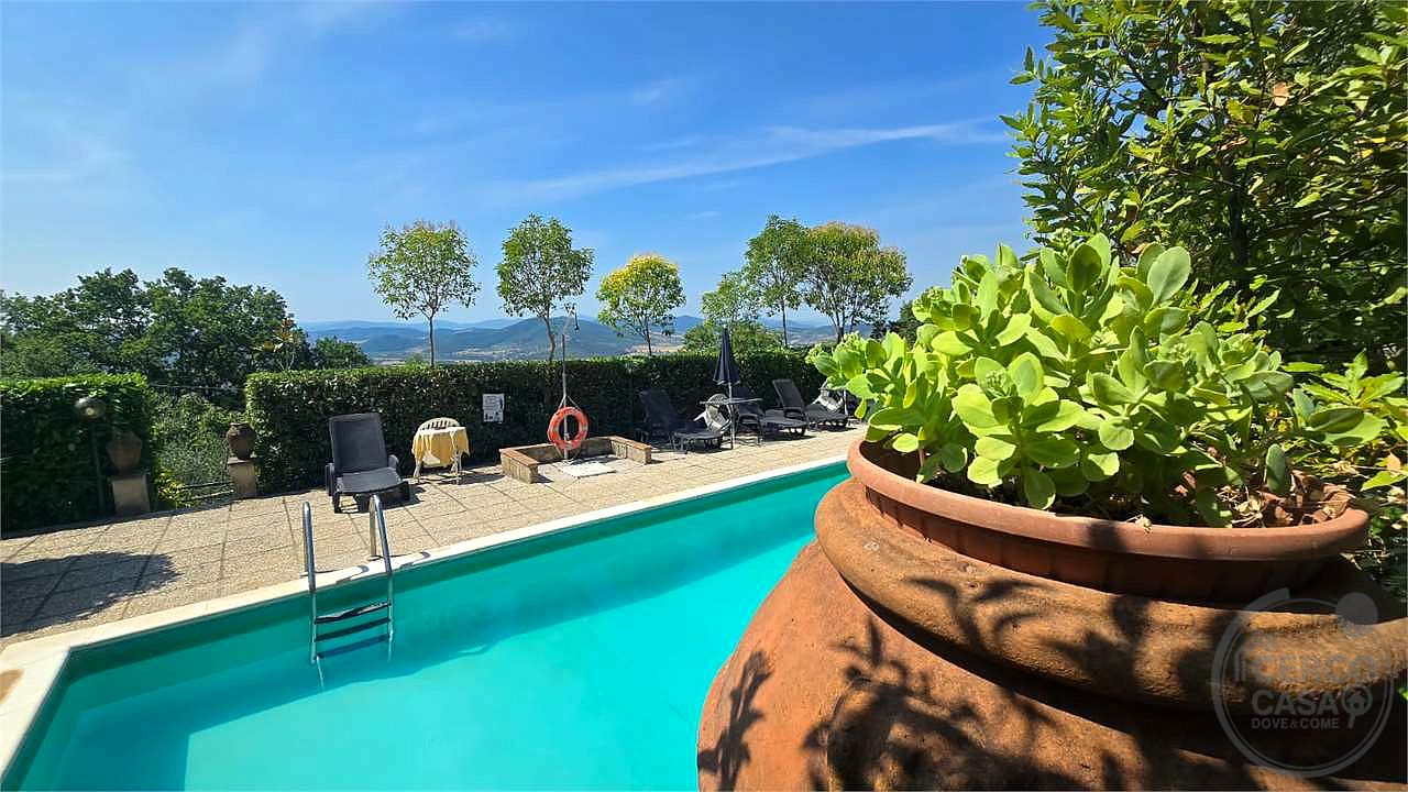 In vendita a Magione (Umbria) agriturismo composto da tre unità immobiliari.