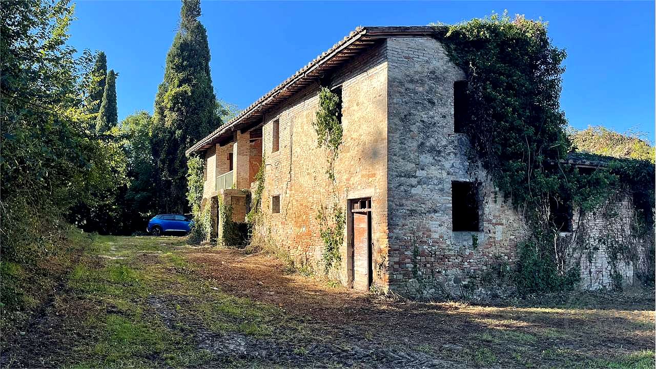 Casale con ampio terreno - Deruta