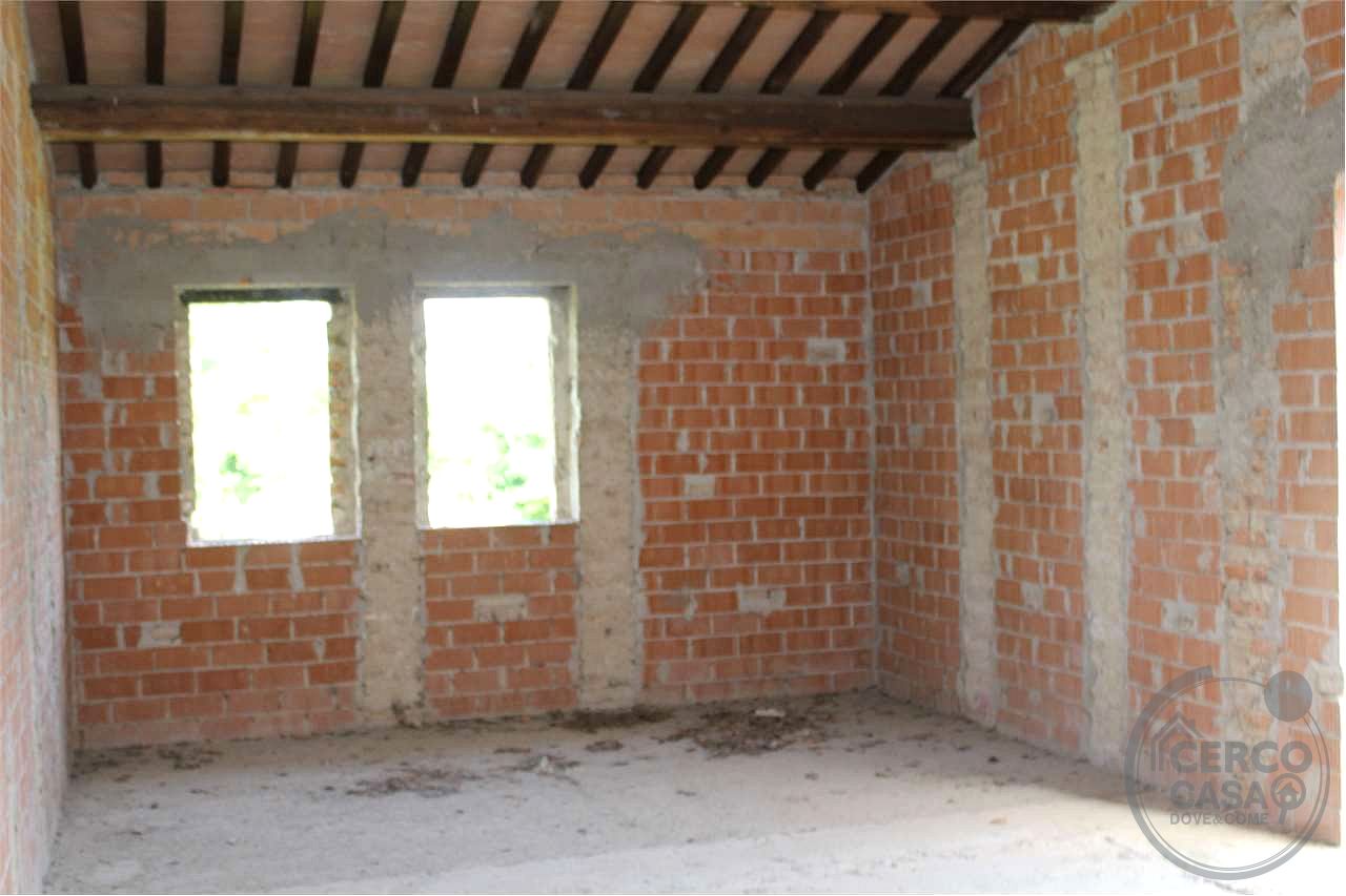 Casale con ampio terreno