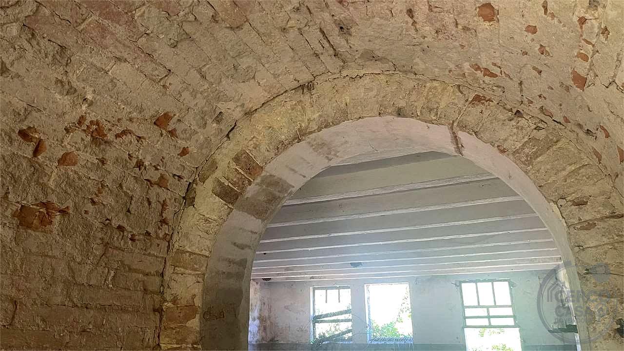 Casale con ampio terreno