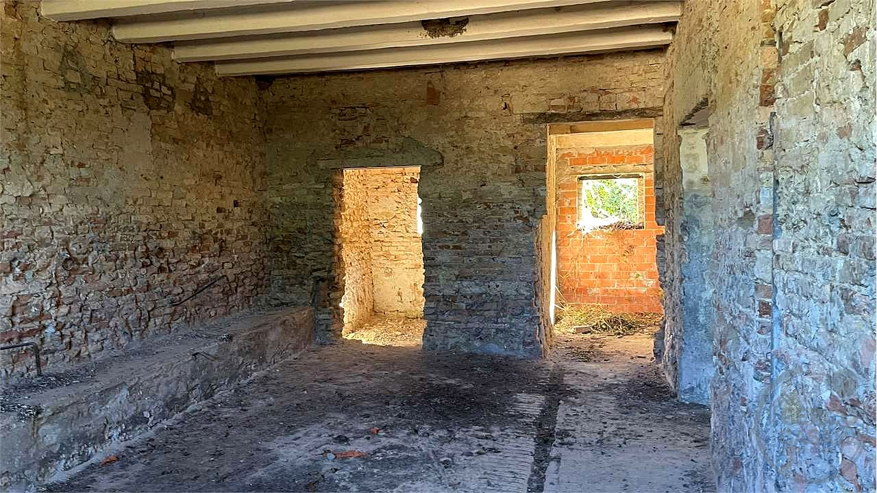 Casale con ampio terreno