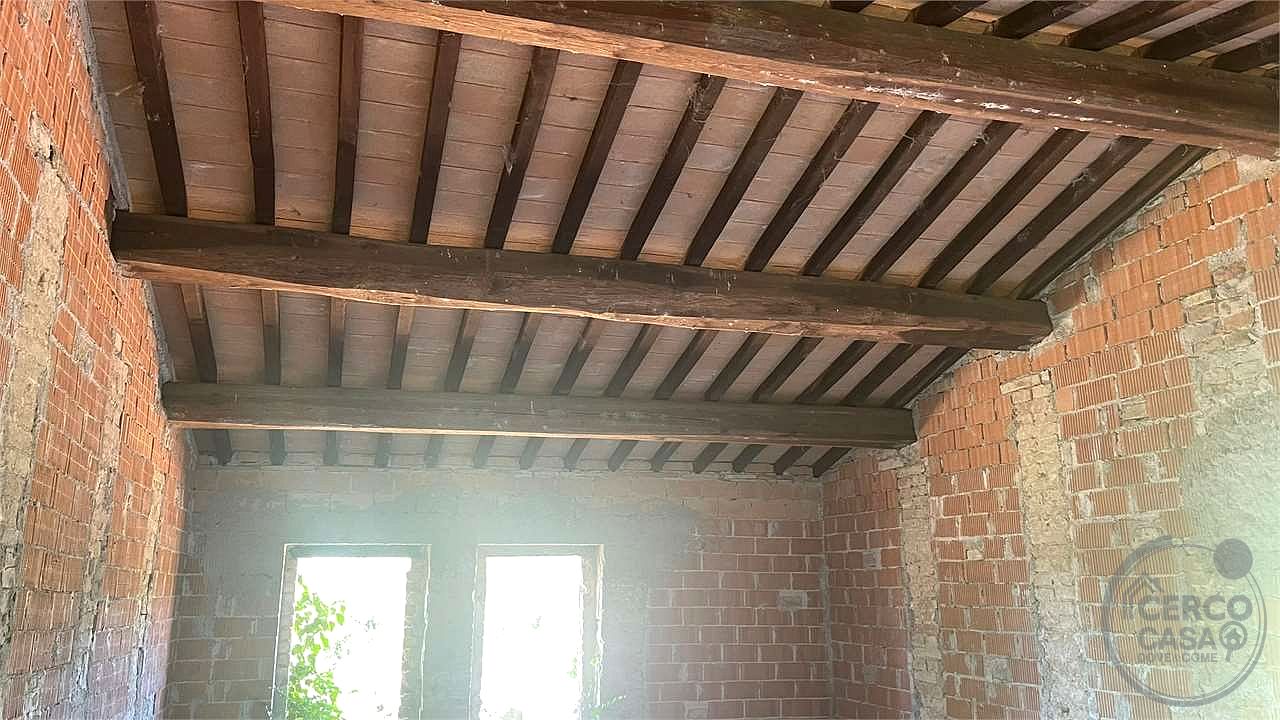 Casale con ampio terreno