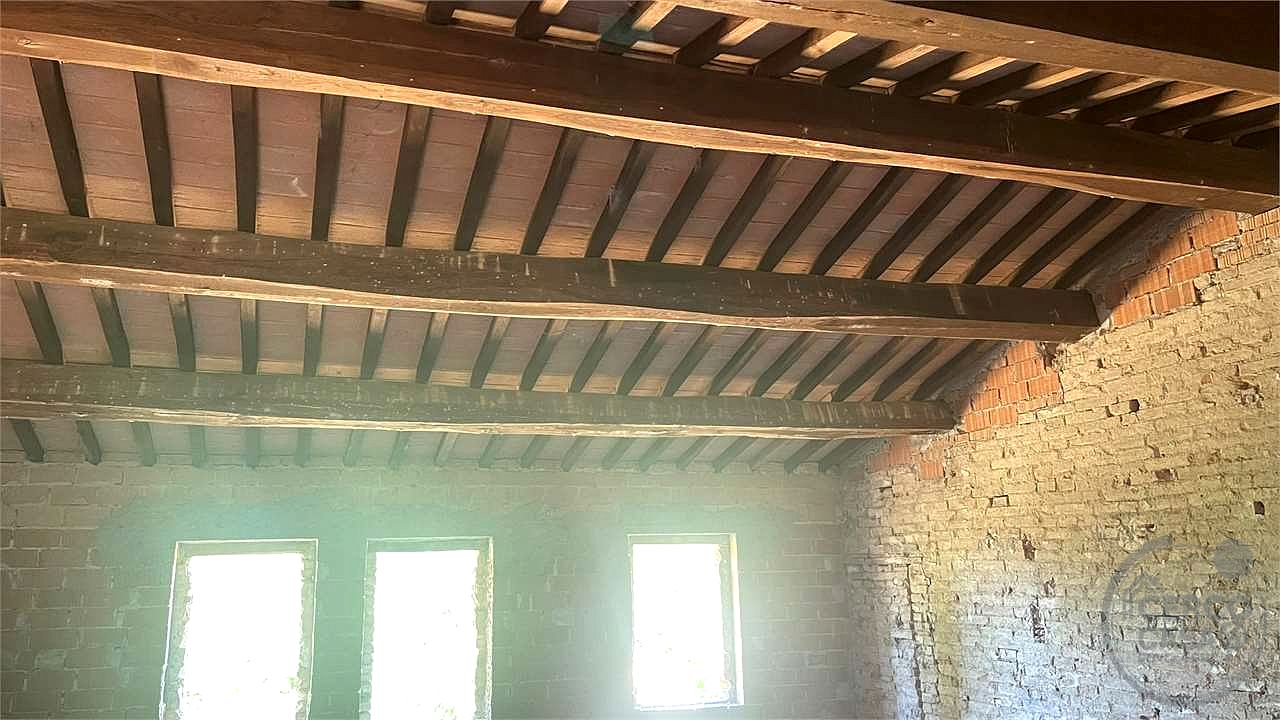 Casale con ampio terreno
