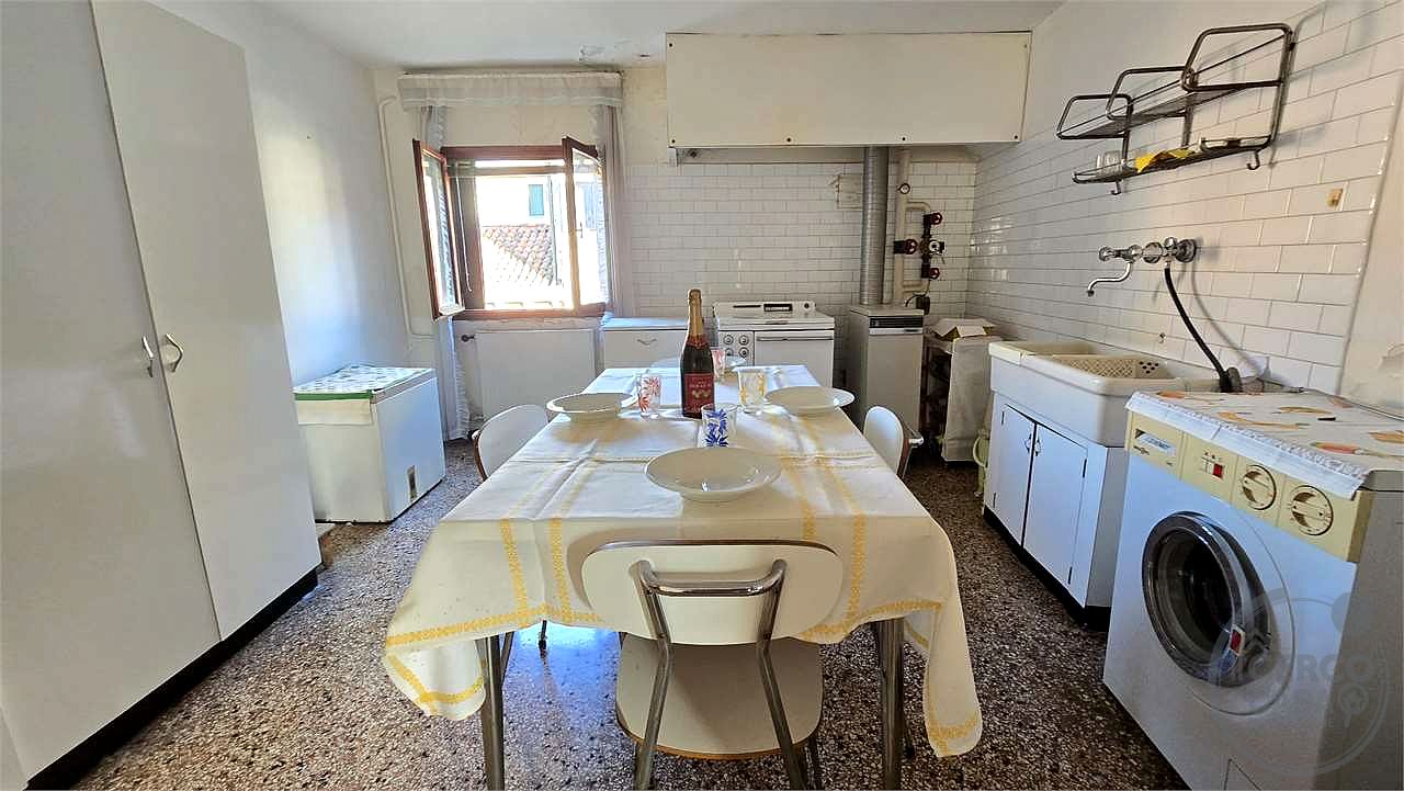 Appartamento terzo ultimo piano 136 mq. Cannaregio Ve.