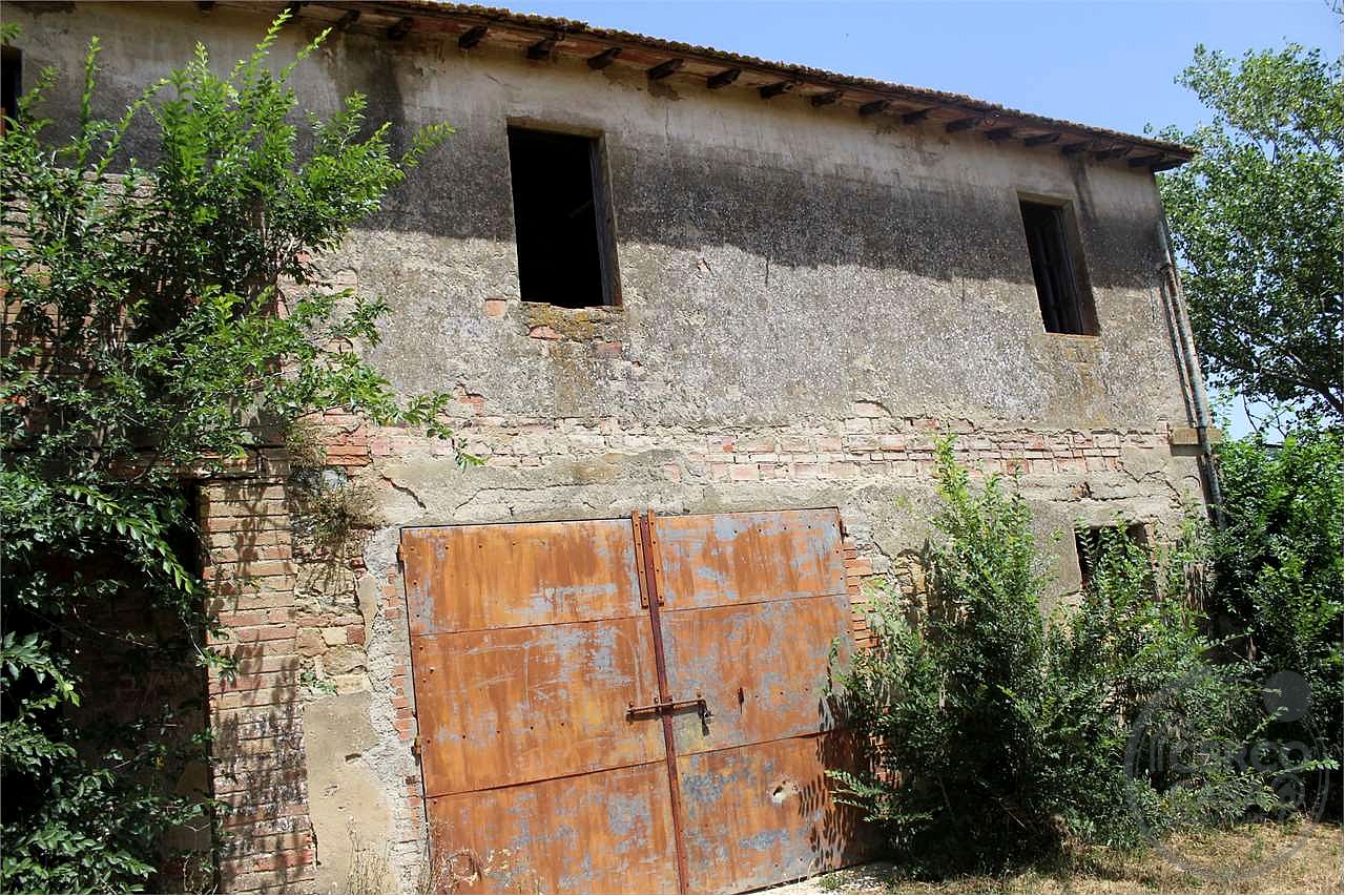 Rustico casale con annessi