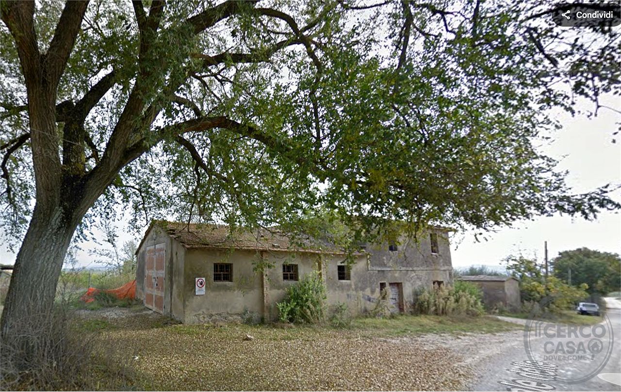 Rustico casale con annessi