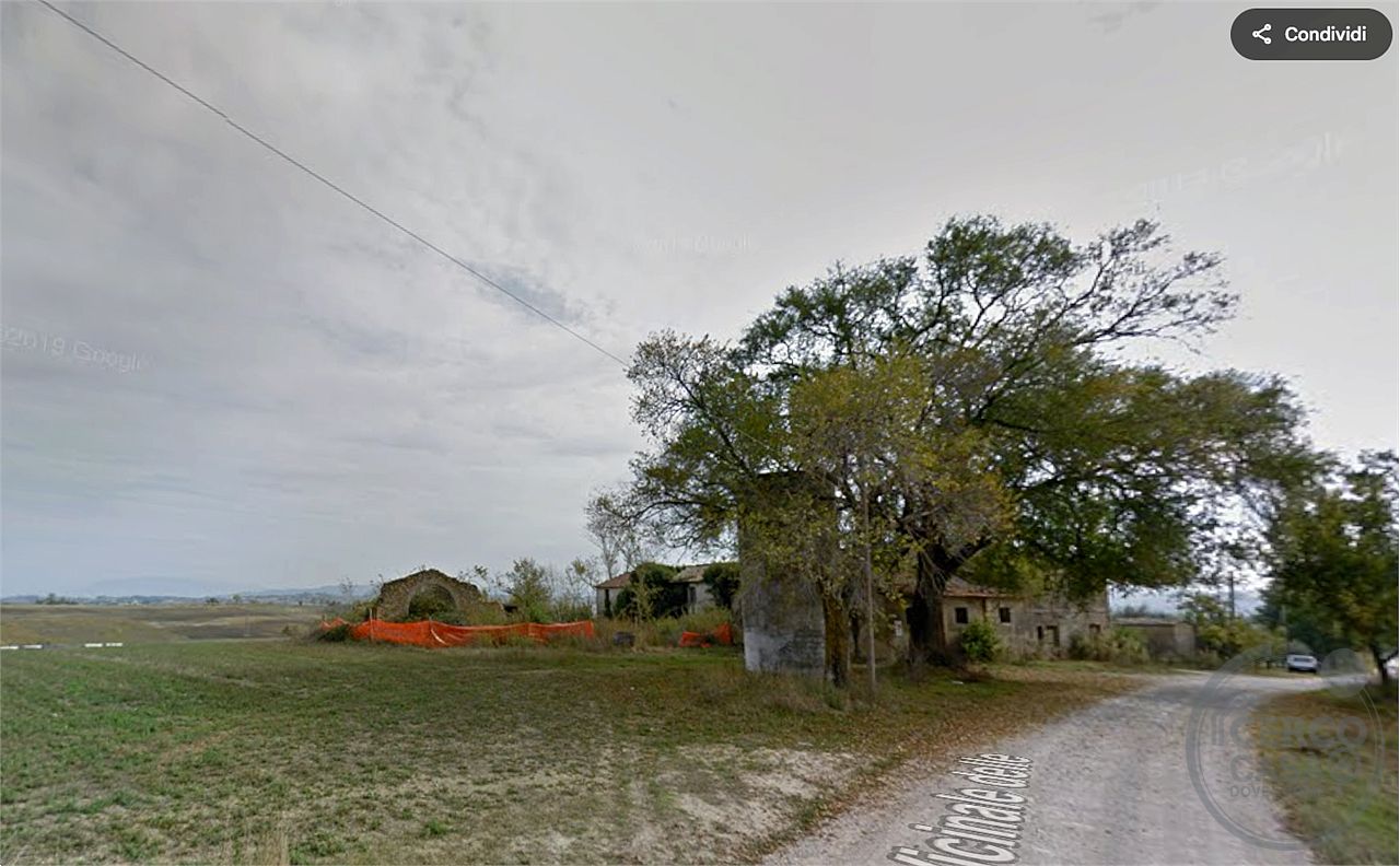 Rustico casale con annessi