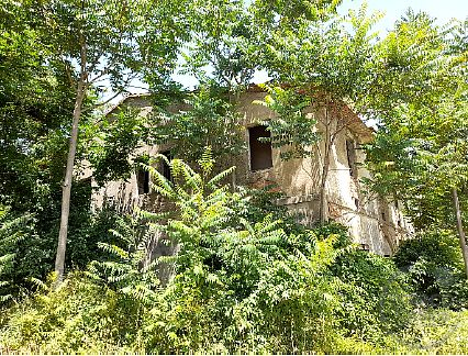 Antico Casale con Annesso Rurale da Ristrutturare