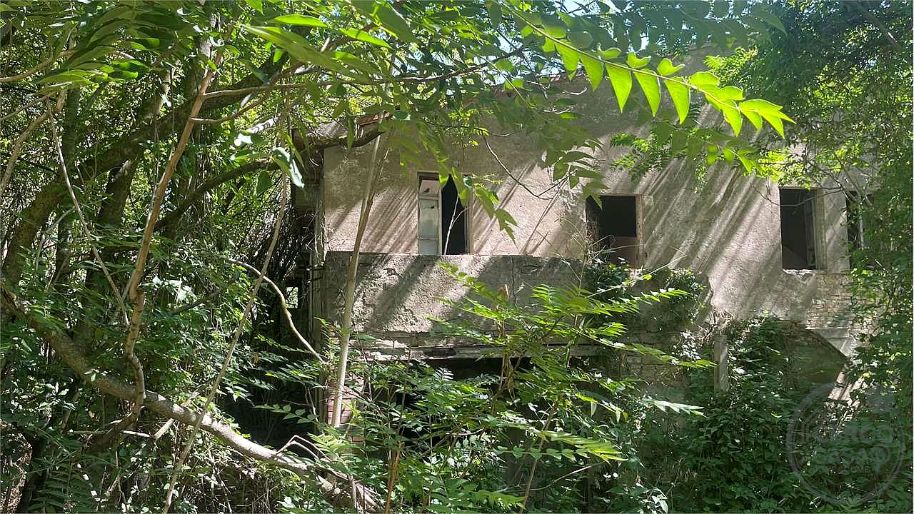 Antico Casale con Annesso Rurale da Ristrutturare