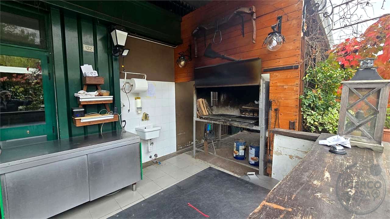 Vendesi ristorante pizzeria a San Mariano Corciano