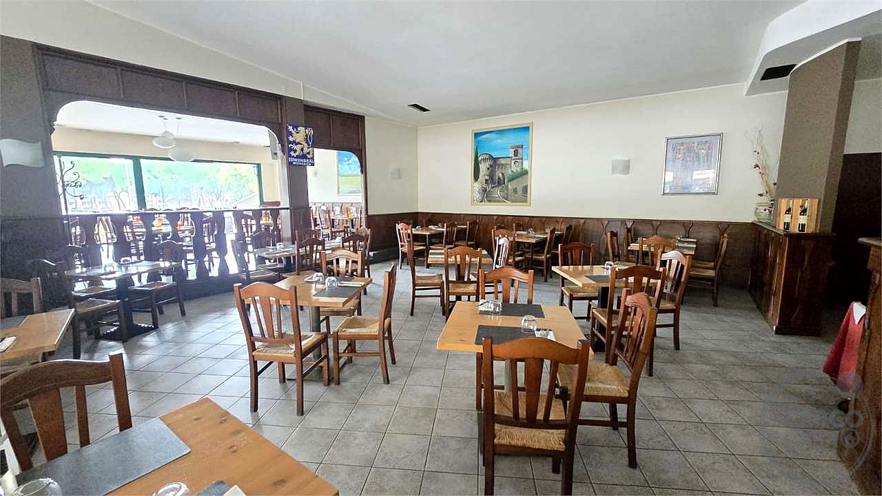 Vendesi ristorante pizzeria a San Mariano Corciano