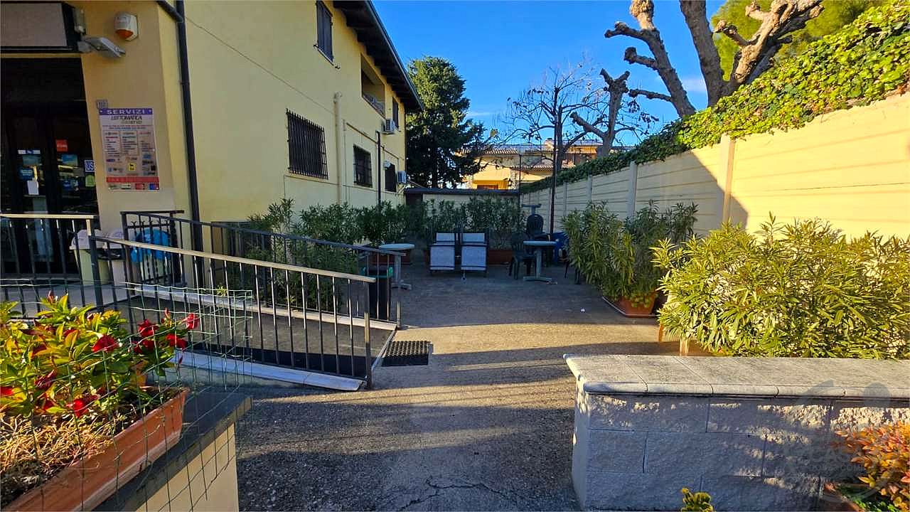Vendesi Bar Tabacchi Strada Pievaiola Località Castel del Piano Pg