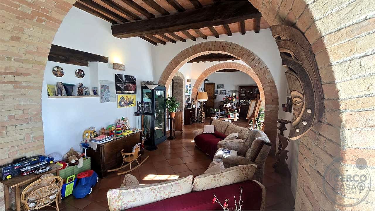 Prestigioso Casale dominante in Pietra con Piscina e Panorama Unico nelle Colline di Corciano