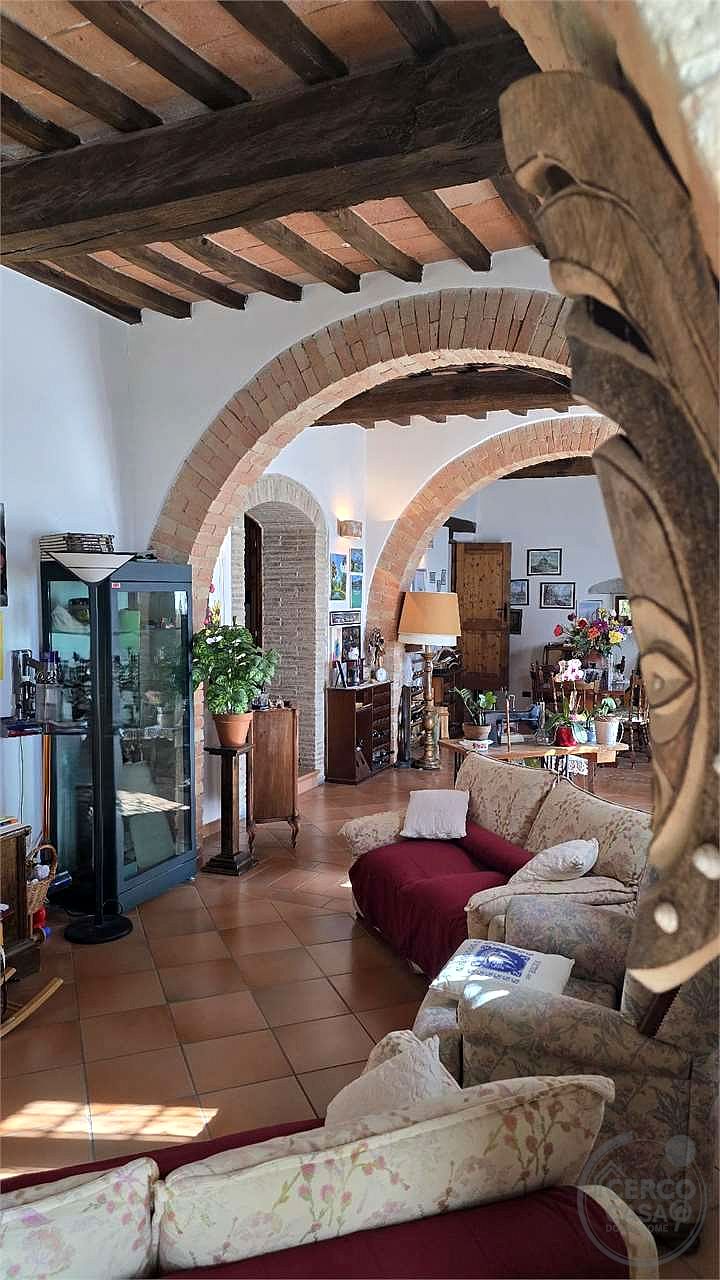 Prestigioso Casale dominante in Pietra con Piscina e Panorama Unico nelle Colline di Corciano