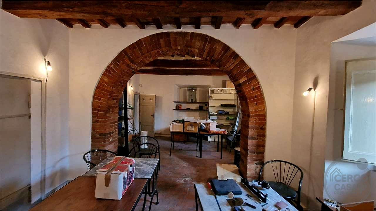 Locale commerciali in vendita ottima visibilità a Magione