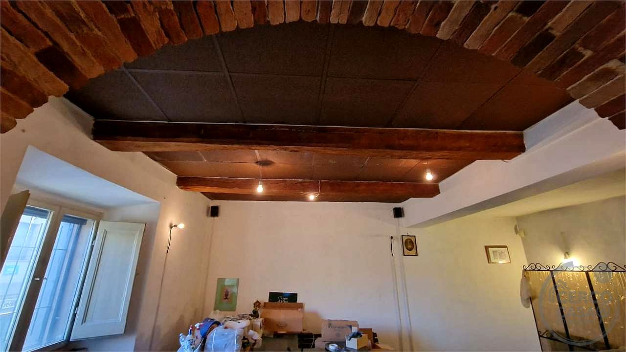 Locale commerciali in vendita ottima visibilità a Magione
