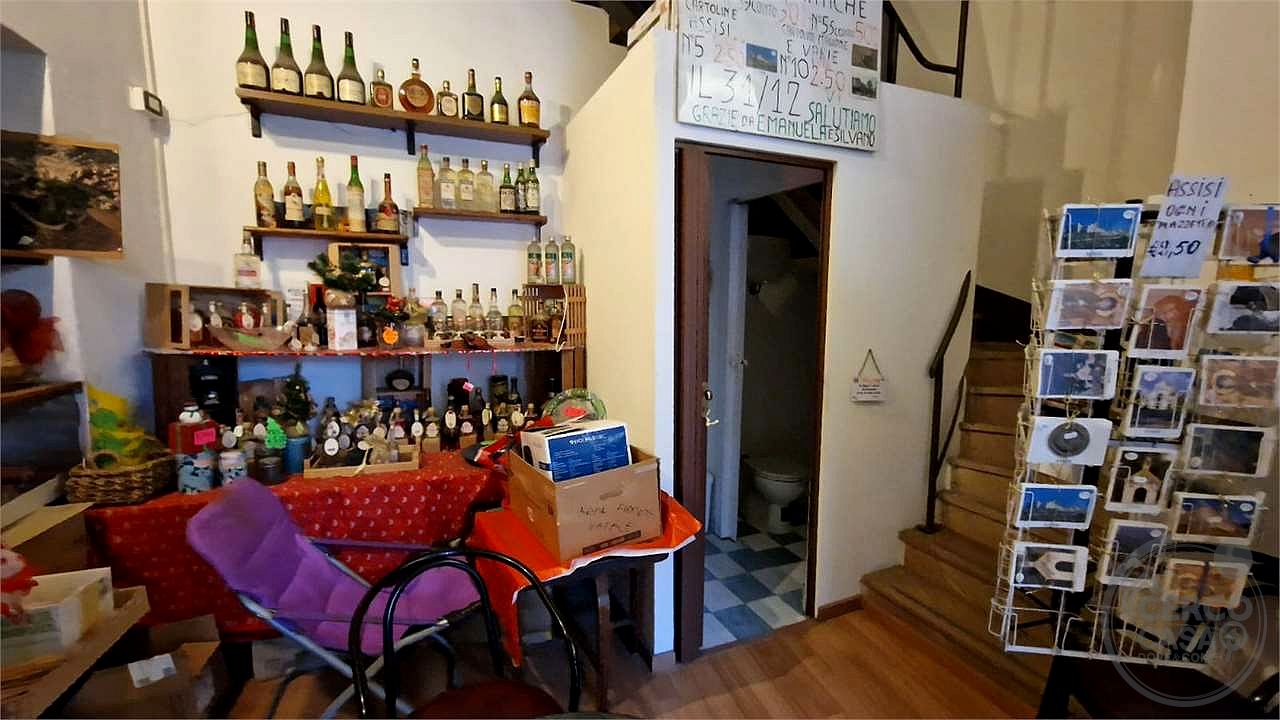 Locale commerciali in vendita ottima visibilità a Magione