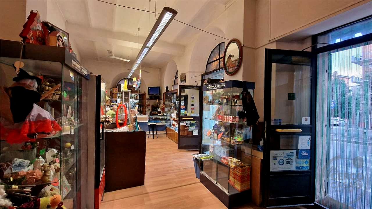 Locale commerciali in vendita ottima visibilità a Magione
