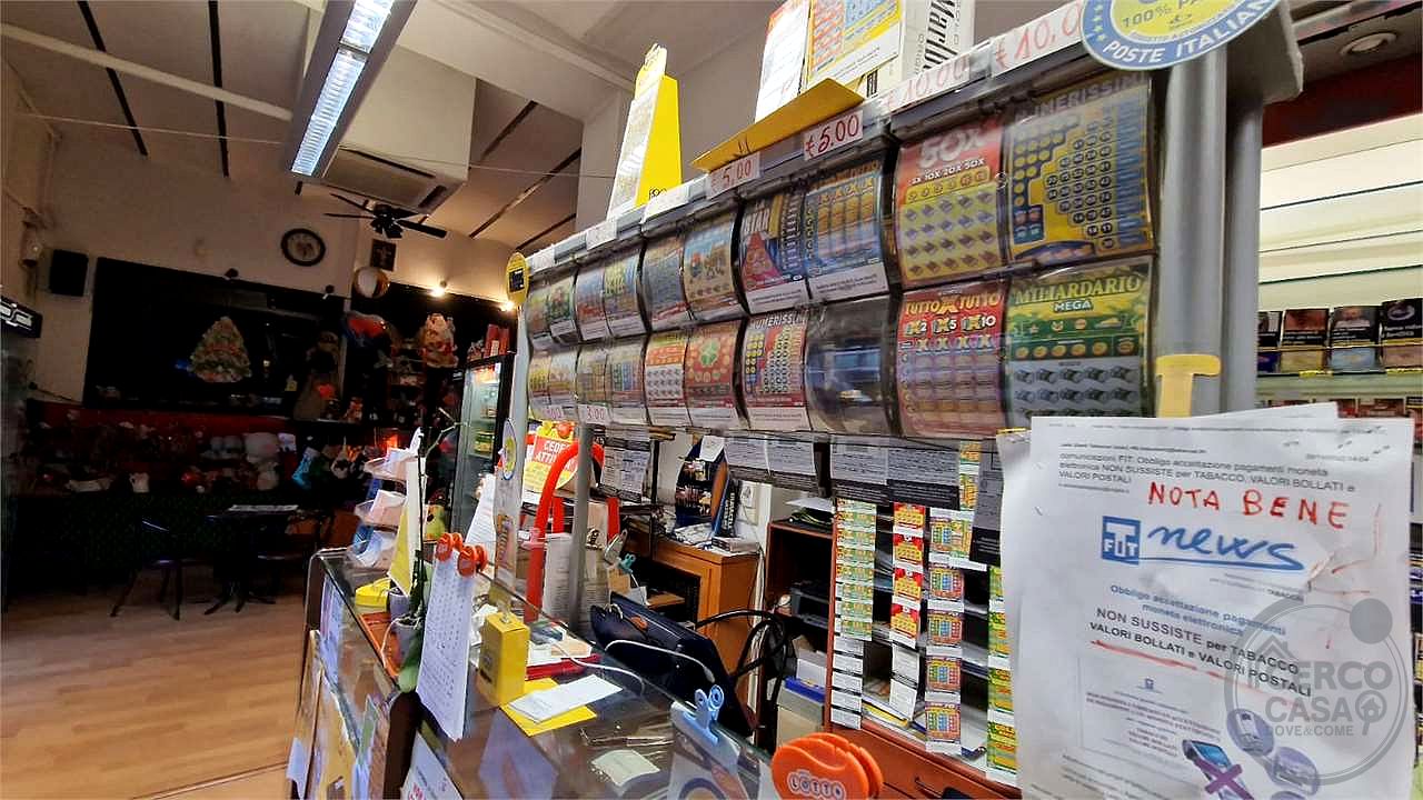 Locale commerciali in vendita ottima visibilità a Magione