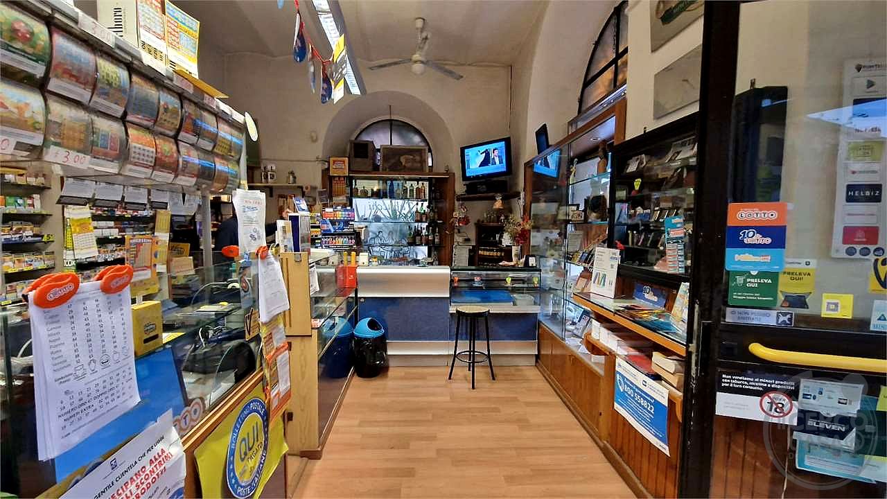 Locale commerciali in vendita ottima visibilità a Magione