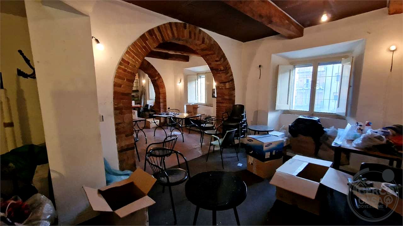 Locale commerciali in vendita ottima visibilità a Magione