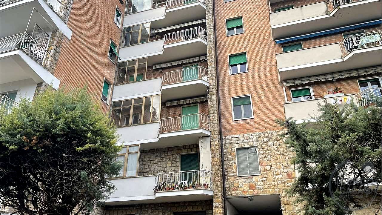 Perugia – Monteluce | Ampio appartamento con garage, cantina e soffitta