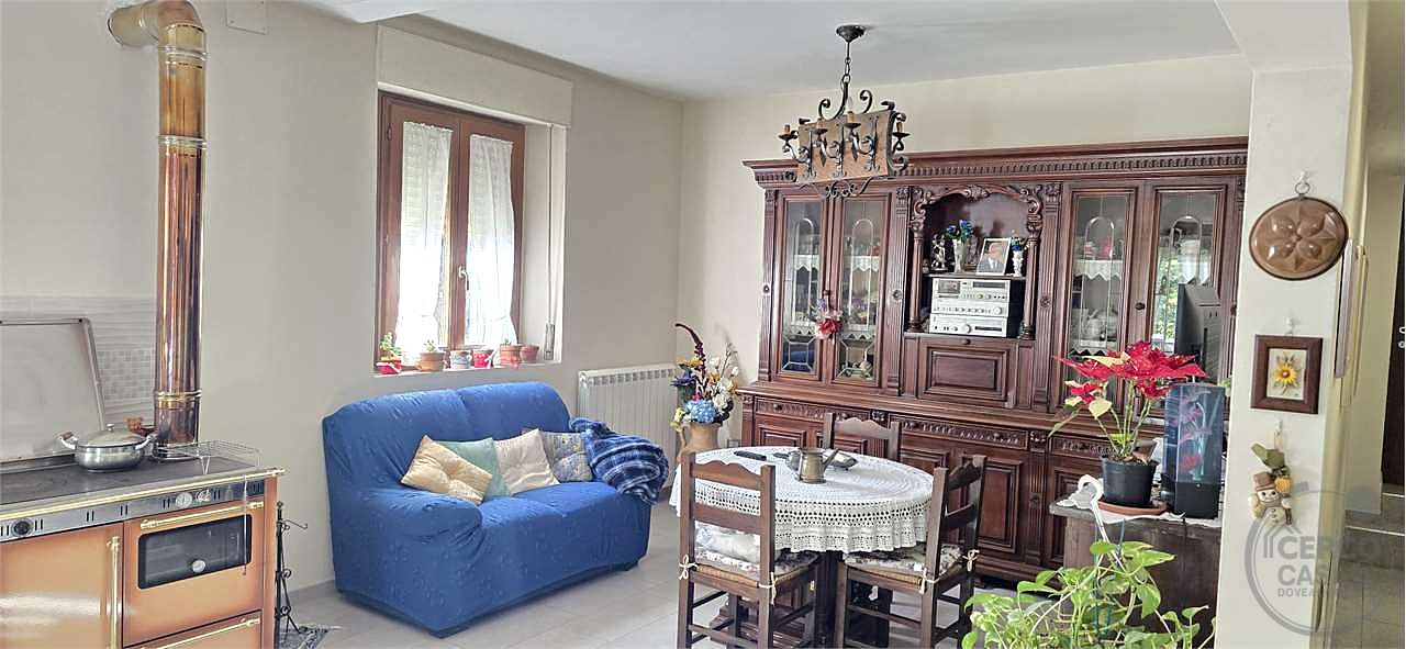 ZONA PREPO Casa singola con due appartamenti e ampio terreno privato